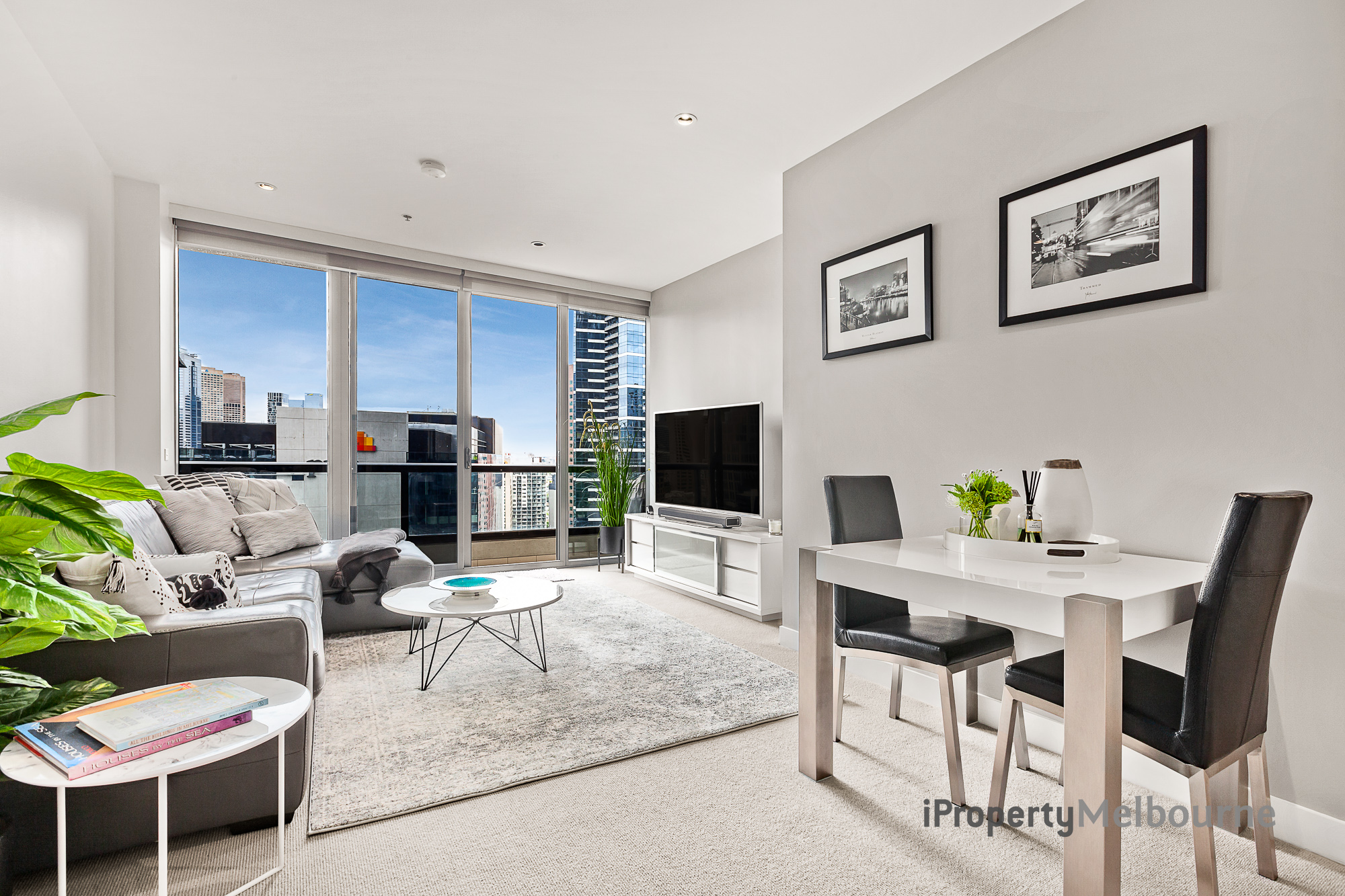 Lifestyle, Convenience and City Views in Freshwater Place