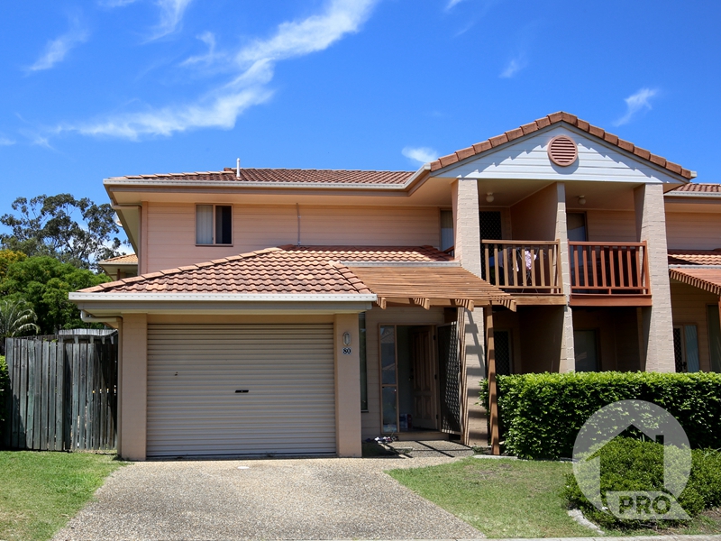 SPACIOUS TOWNHOUSE LIVING & WARRIGAL STATE SCHOOL CATCHMENT