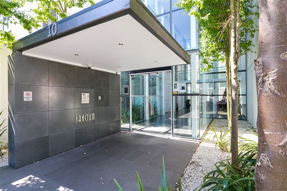 Private, Executive Living in Central Wellington