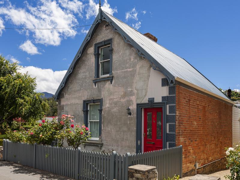 Historic Victorian Gothic AirBnB on Macquarie