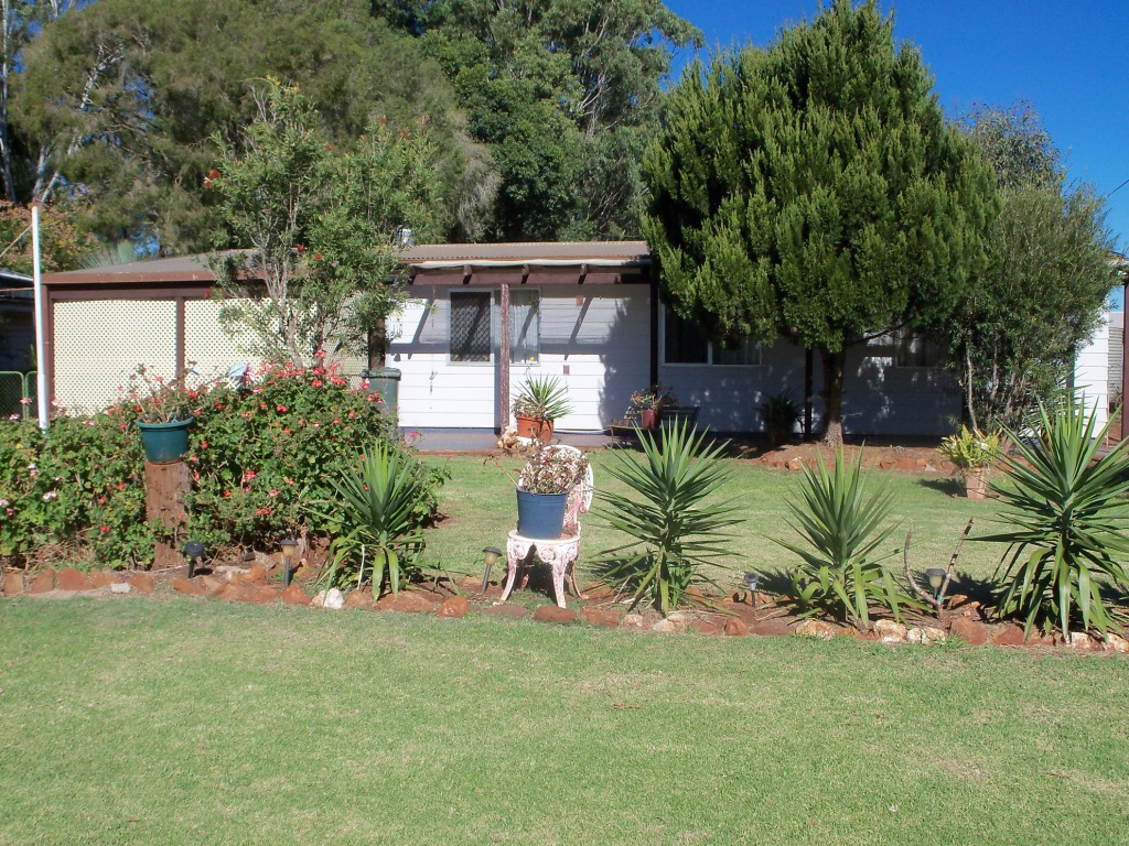 IDEAL INVESTMENT OR RETIREES HOME, 4 BR, LG BLOCK 10 MINS FROM KINGAROY