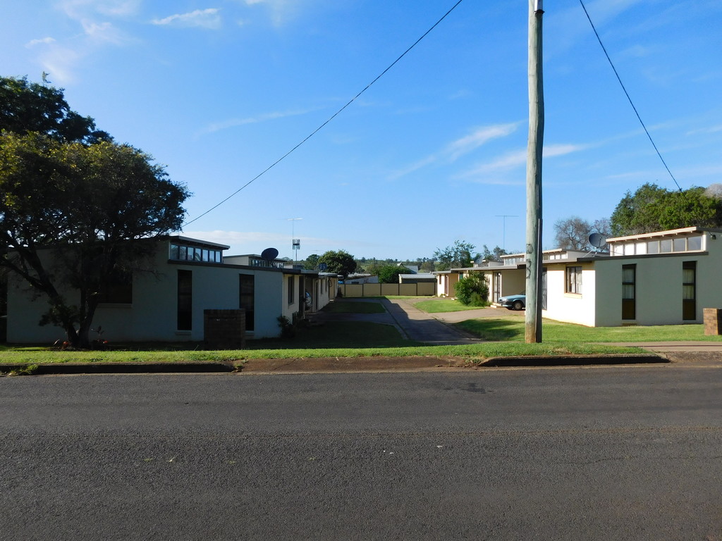 2 BEDROOM UNIT IN TOWN – YARRAMAN – 1 WEEK FREE RENT + GROCERY VOUCHER – APPROVED APPLICANT