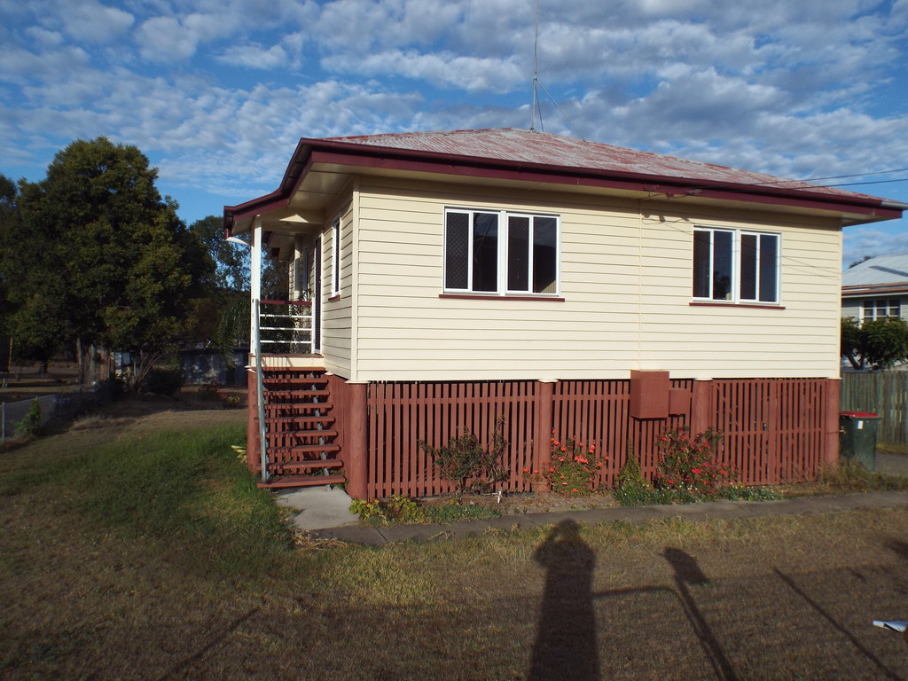 High-set Timber Home Situated Just short walk to shops.