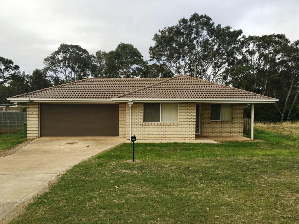 MODERN HOME, LOCATED CLOSE TO TOWN in YARRAMAN