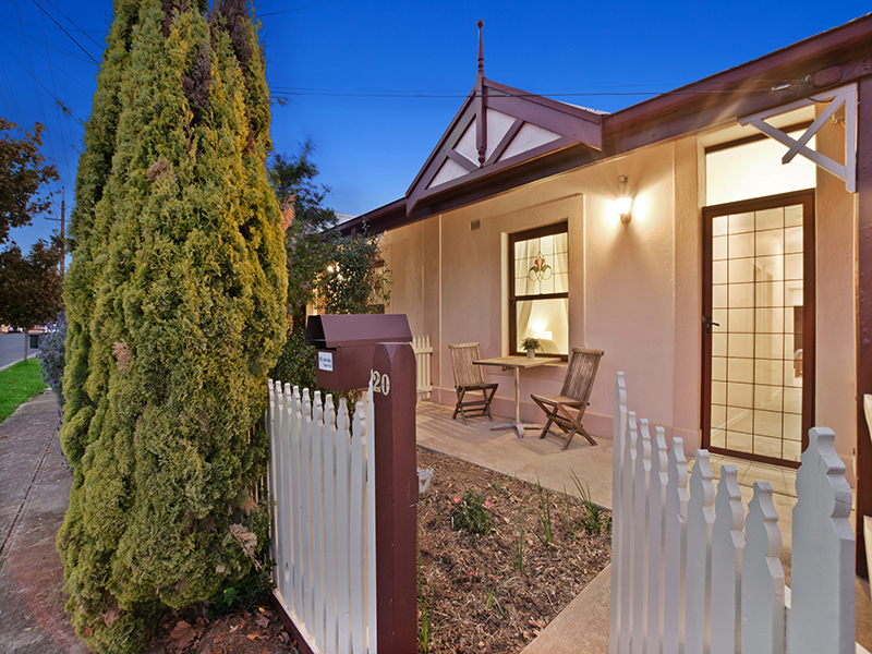 Gorgeous Character Cottage in the heart of Hilton  only minutes to the CBD, Airport & Beaches