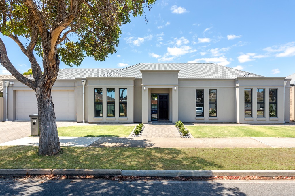 SOLD PRIOR TO AUCTION – AUCTION CANCELLED – Stunning custom built family home with high quality appointments