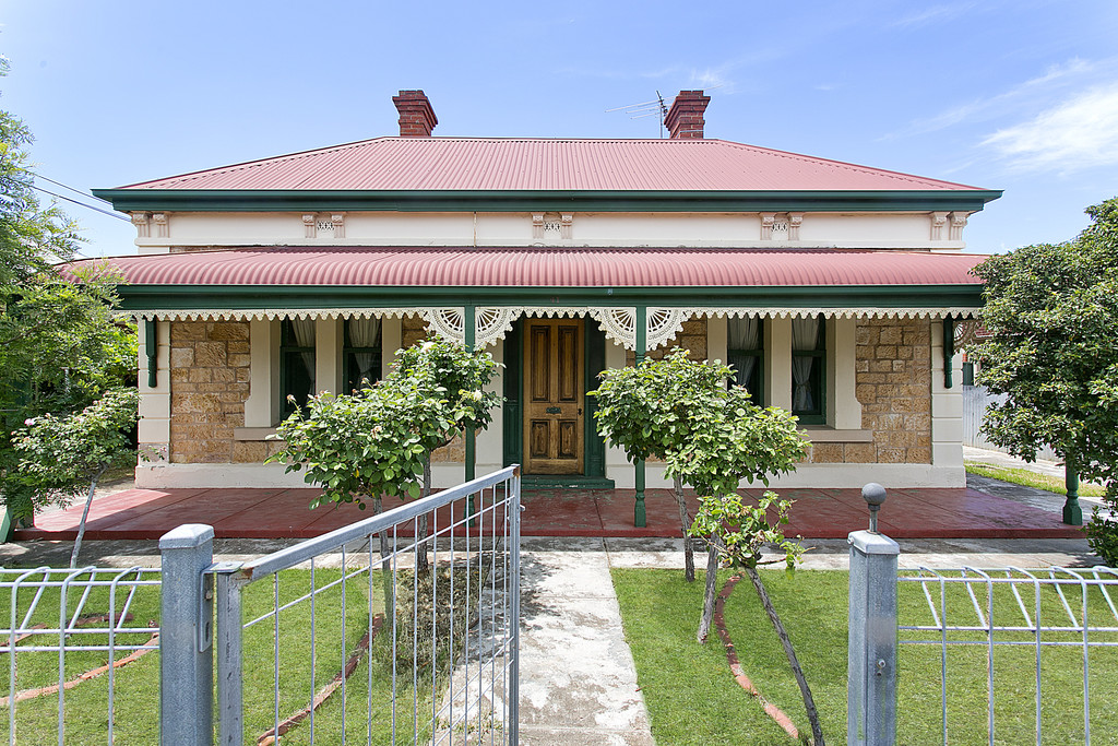 SOLD AT AUCTION … 2 homes on a huge 836sqm allotment