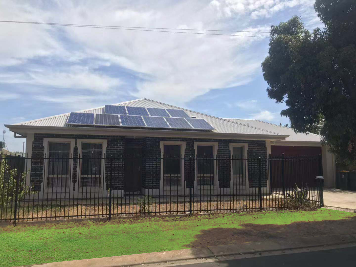 Stunning Family Home with 5-Kilowatt Solar Panels and Low Maintenance