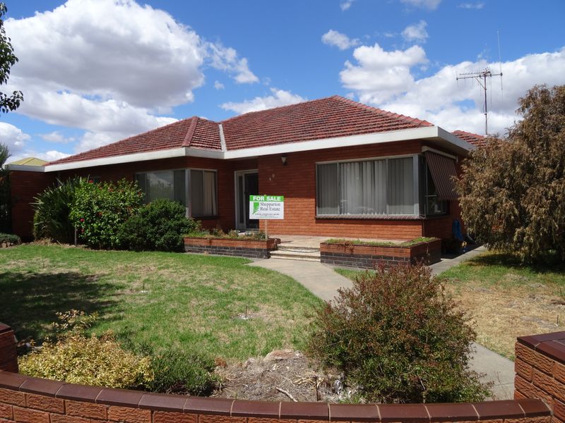 EXTRA LARGE 3 BEDROOM HOME, SOUTH SHEPPARTON