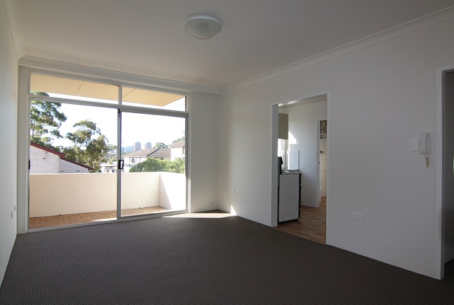 Spacious North Facing One Bedroom Apartment with Lock Up Garage