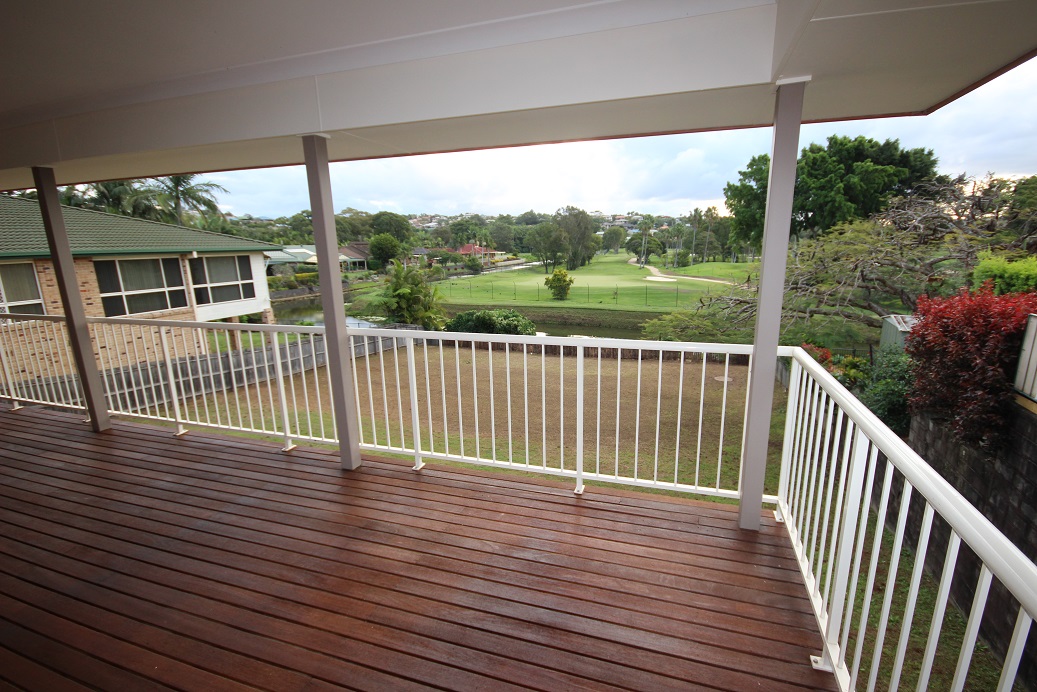 GREAT FAMILY SIZED HOME – GOLF COURSE VIEWS