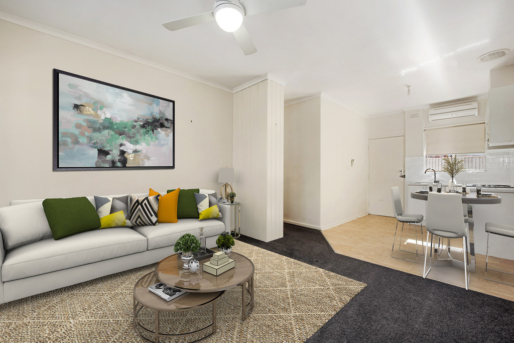 GROUND FLOOR GEM   !     JUST  MINUTES FROM THE CITY