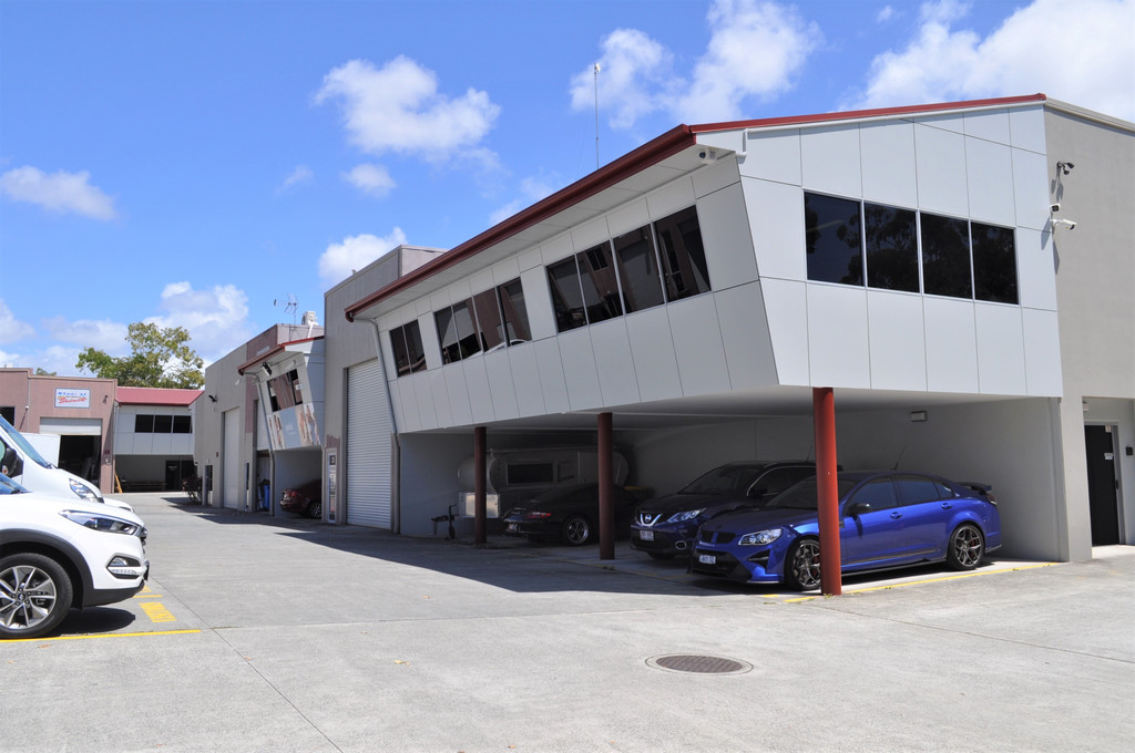 434m2* Warehouse & Office – Walk to Ashmore City