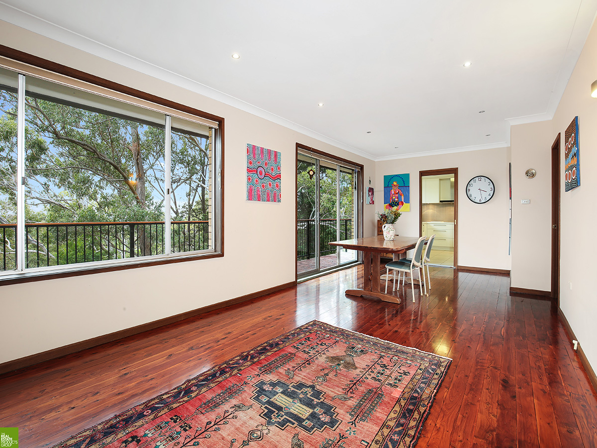 SUNDRENCHED, SPACIOUS FAMILY HOME!