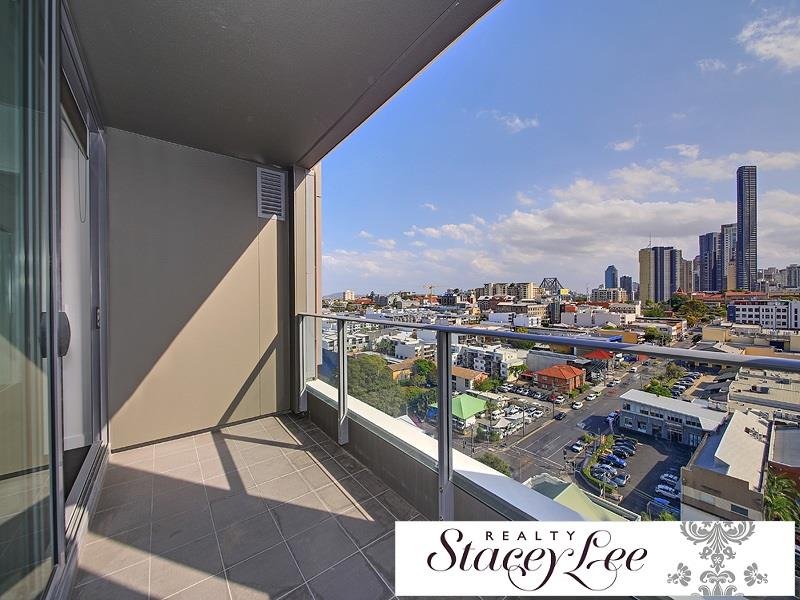 18th Floor! Spectacular city views – FREE MINI IPAD TO APPROVED TENANT CALL NOW!