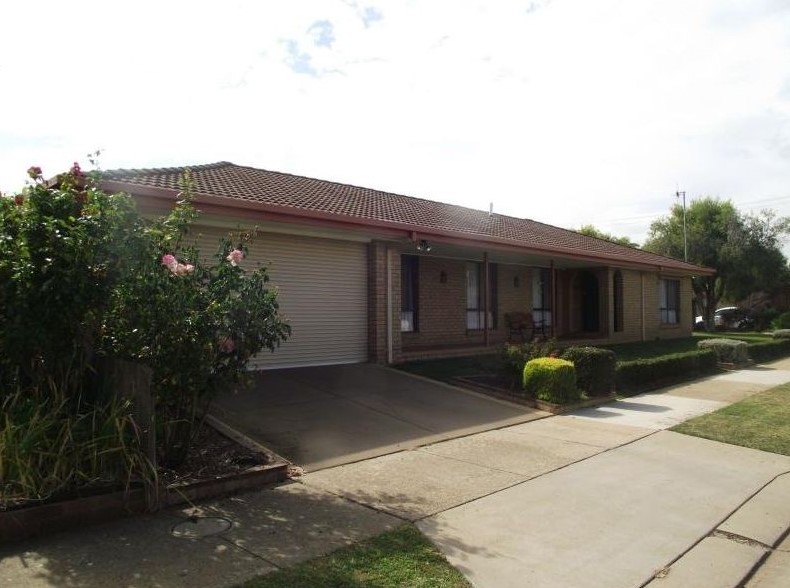 3 BEDROOM HOME WITH LARGE ENTERTAINMENT AREA