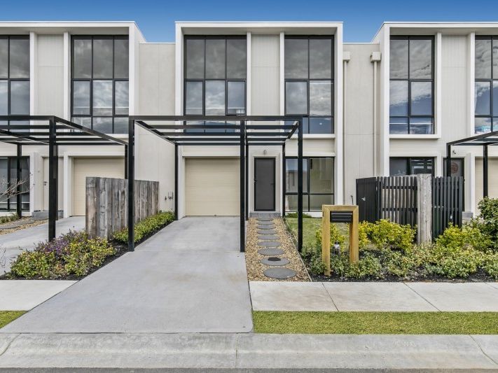 LUXURY LIVING AND PRIME LOCATION IN CHIRNSIDE PARK