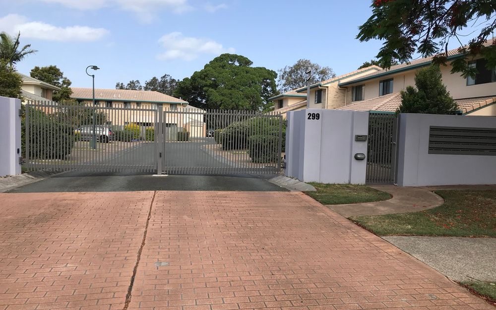 Peaceful gated complex in a perfect location. Open to view Tuesday 10/03/2020 at 4.30pm