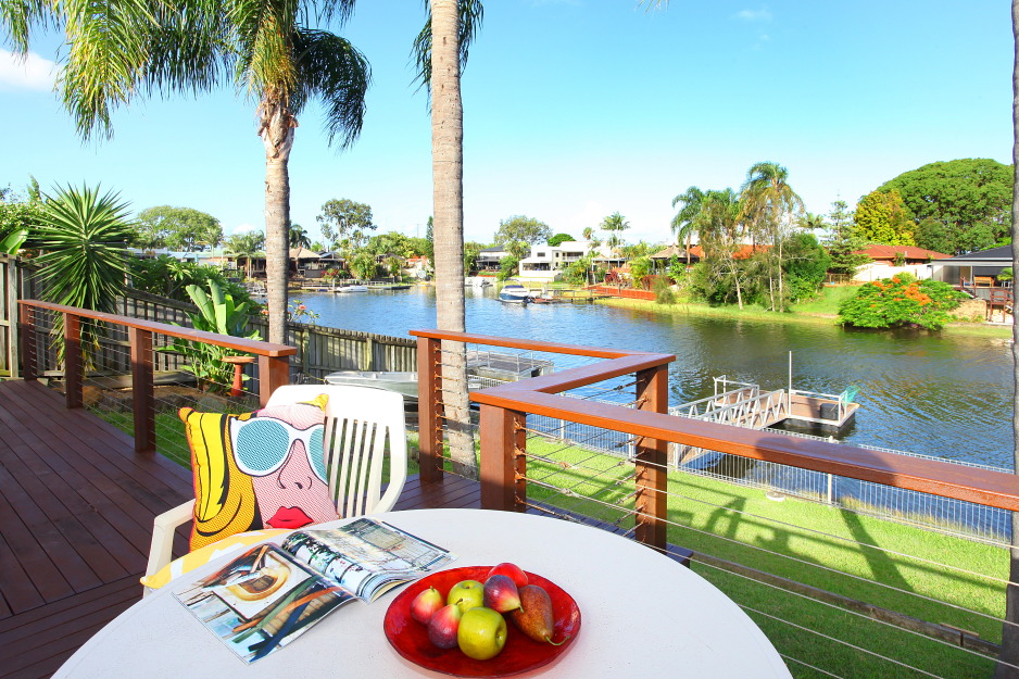 UNDER CONTRACT…PAY A VISIT AND NOT A FORTUNE FOR THIS COMFORTABLE WATERFRONT HOME.