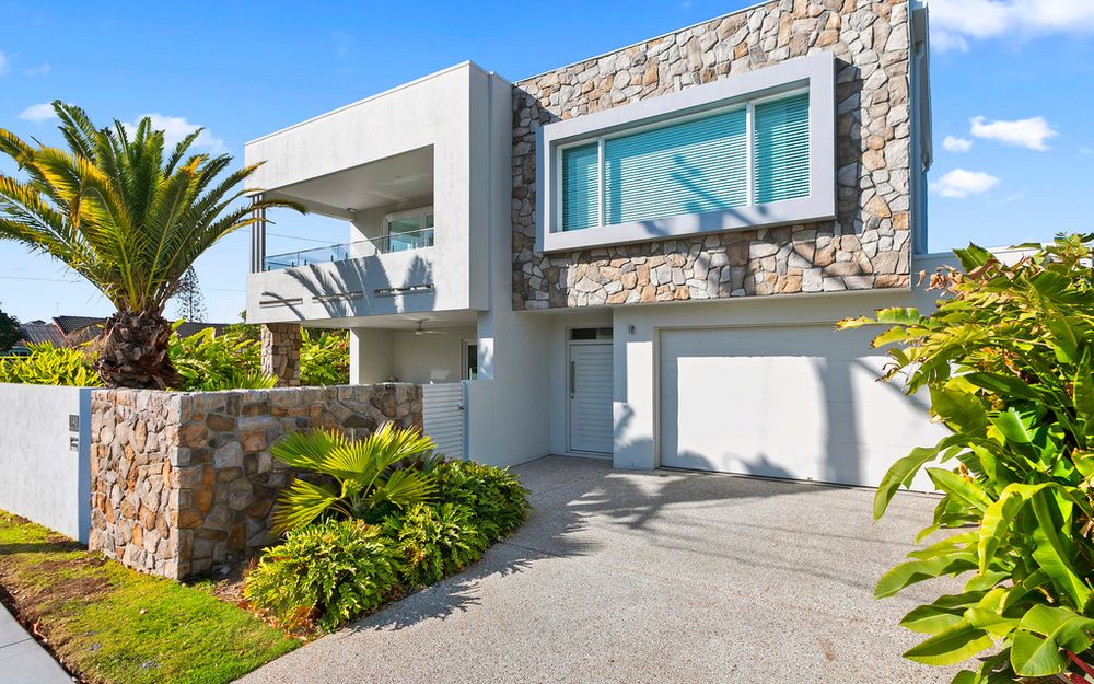 A TASTEFULLY DESIGNED MASTERPIECE WITH WATER VIEWS !