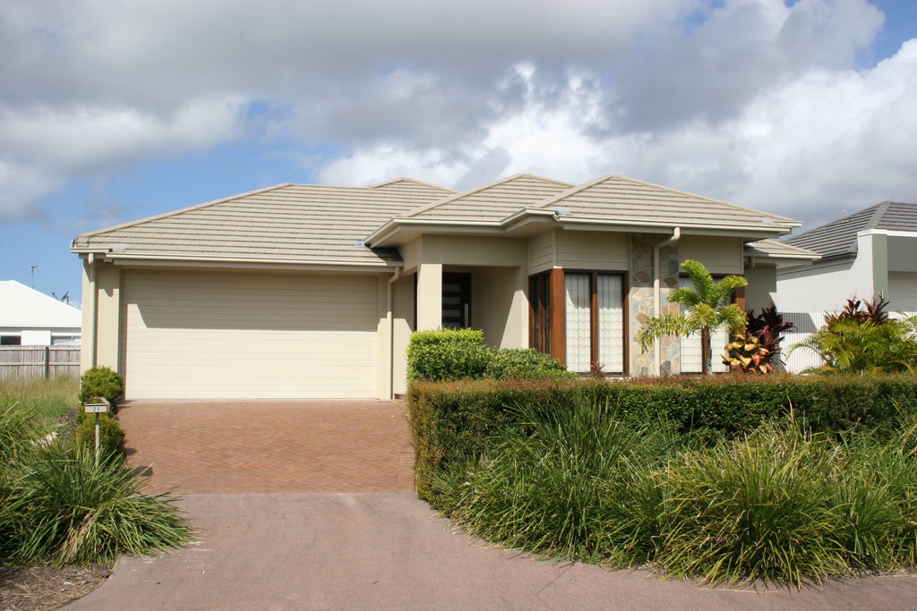 Private home hidden away on quiet Ponytail Circuit in sought after Brightwater!