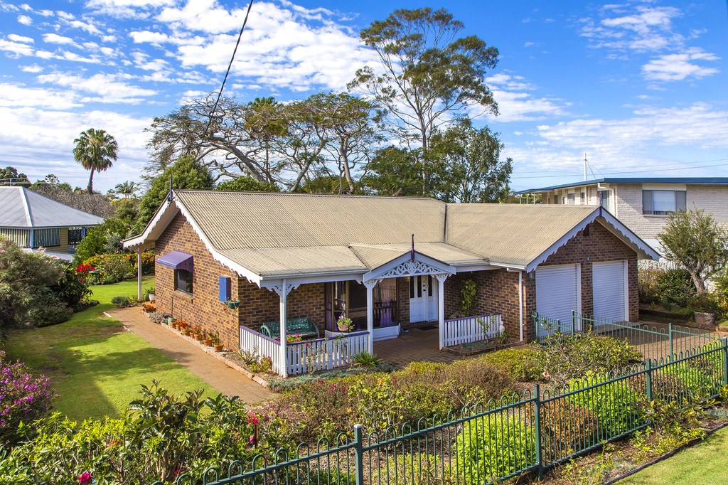 Sold By Les Moriarty of Property & Estates Sunshine CoastPretty as a Picture!