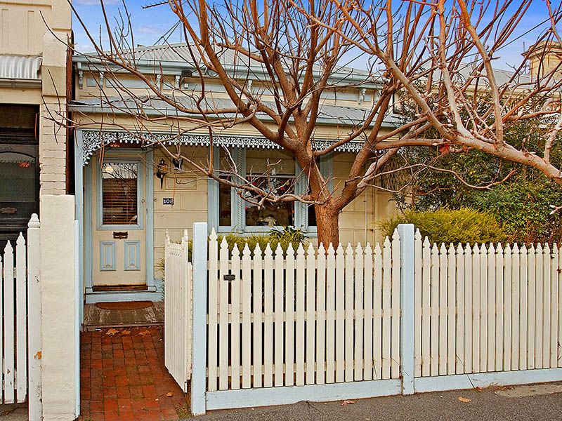 ***SOLD*** Deep Victorian with Great Living Space ***SOLD***