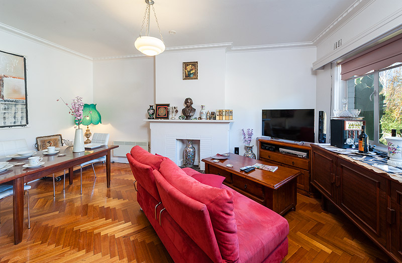 Affordable Deco Apartment in “Cochrane Mews”