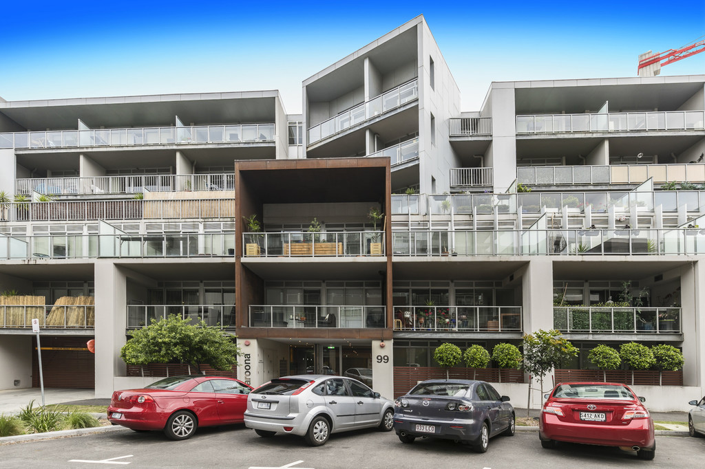 ***UNDER APPLICATION****Enjoy the lifestyle Port Melbourne has to offer