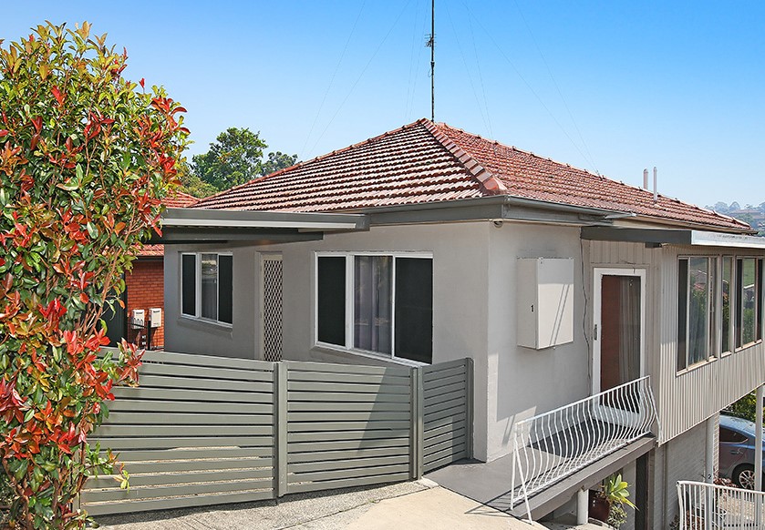PRIVATE 2 BEDROOM UNIT WITH WATER USAGE, FOXTEL, INTERNET & LAWN MAINT INCLUDED!!