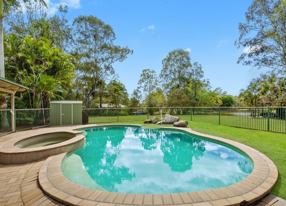 In-ground pool + so much more on 8,365m2!