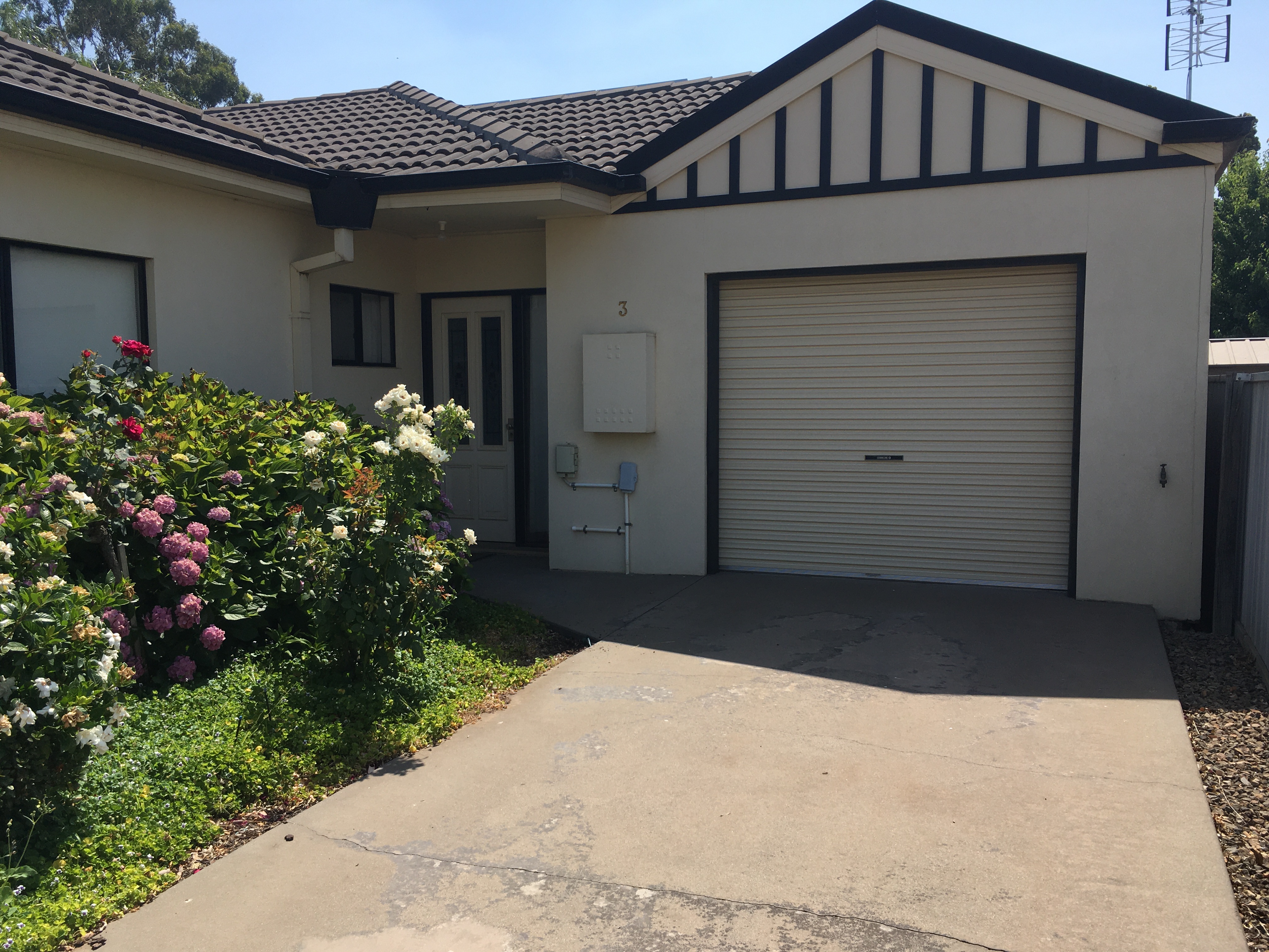 Perfect Location North Shepparton for the Dr or Nurse.