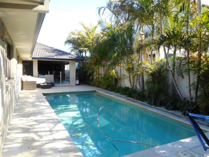 Impressive 5 Bedroom plus Study Home with Pool and Ducted Air-Con – A Must to Inspect!