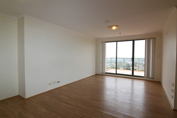 Top floor spacious 2 bedroom apartment with expansive views