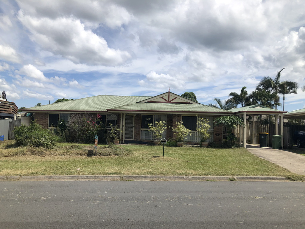 Large family home close to Morayfield Shopping Centre