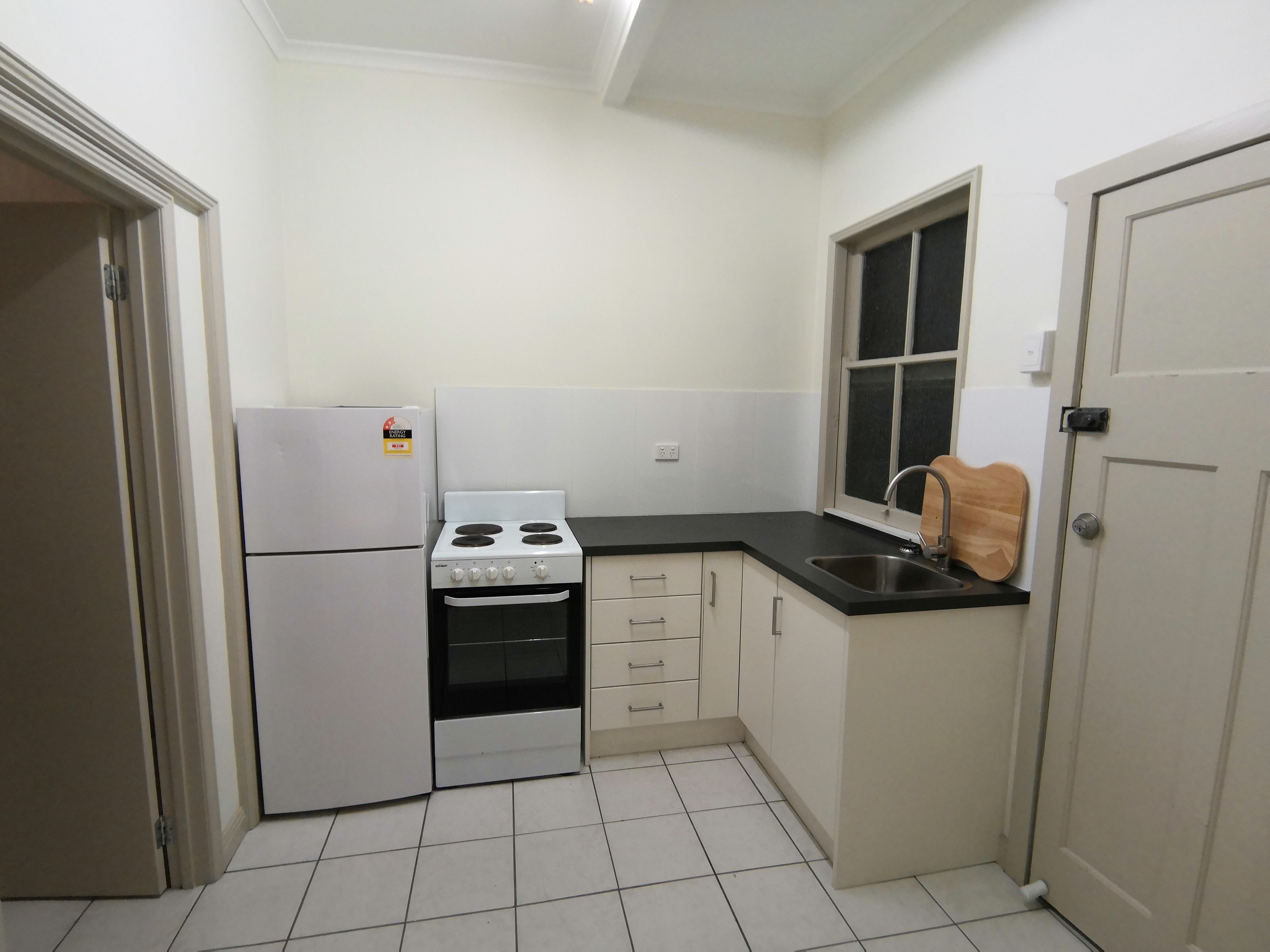 EXCELLENT CENTRAL WOOLOONGABBA LOCATION – FLAT