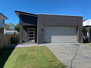 Beautifully finished – Brand new home – Ducted A/C and Solar !!