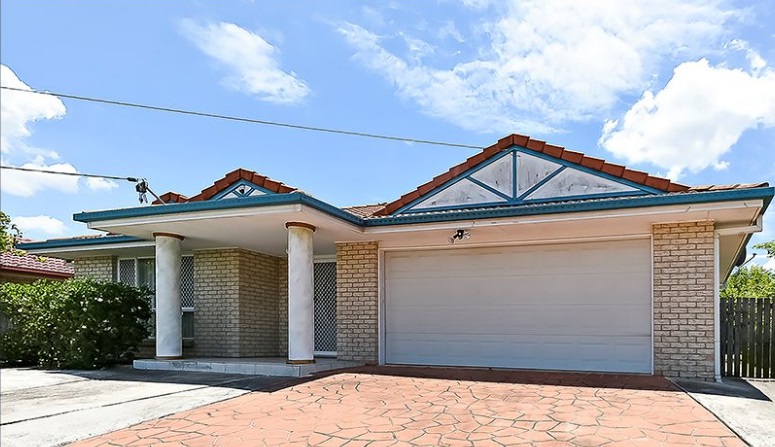 Big families take a look at this rare six bedroom Inala Home