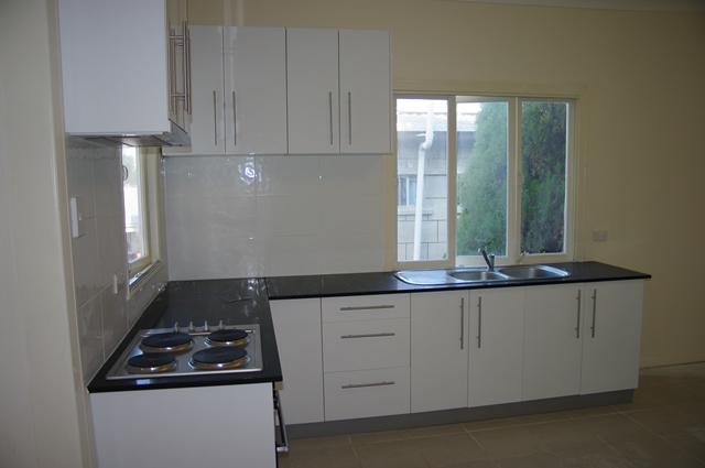 4 bedrooms 2 bathroom, Close to the train station