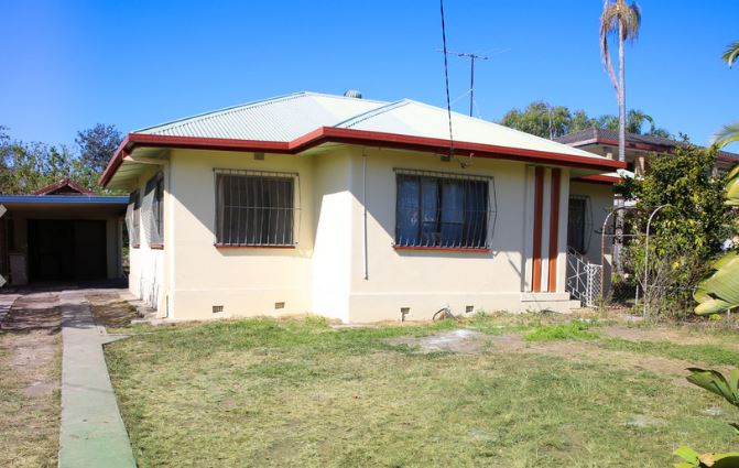 SOLID RENOVATED HOME AT WALKING DISTANCE TO DARRA STATION